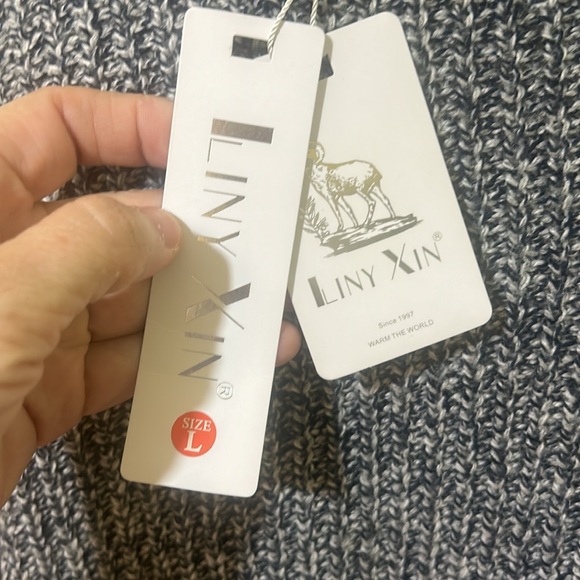 Lint Xin oversized sweater - Picture 5 of 8